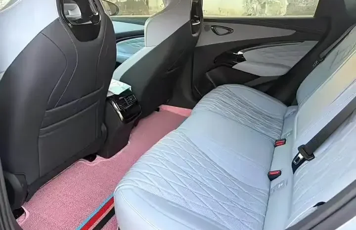 
								Seal 2026 550km standard range rear drive version premium model full									