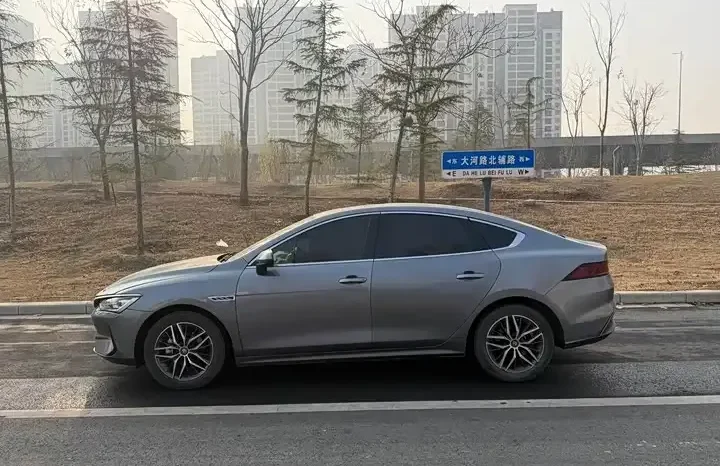 
								Qin PLUS 2021 EV 500KM premium model full									