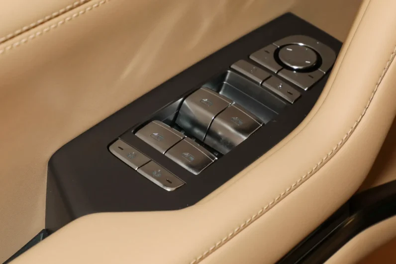 
								Fangchengbao Bao 8 full									