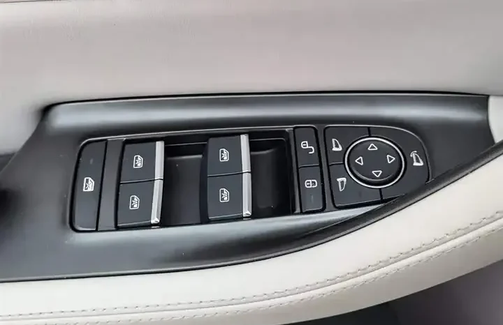 
								Song PLUS New Energy 2026 DM-i 112KM Honor Type full									